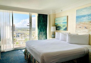 Air-Conditioned 14th Floor King Studio Steps from the Beach | Access to 4 Pools + 2 Hot Tubs
