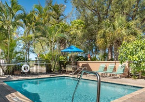 Alamanda Villas 6 Beach Side Condo With Heated Pool