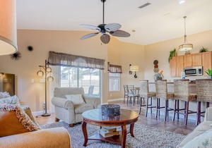 Amazing retreat near Disney with WiFi, private pool/spa & patio seating