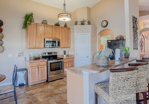 Amazing retreat near Disney with WiFi, private pool/spa & patio seating
