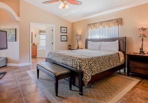 Amazing retreat near Disney with WiFi, private pool/spa & patio seating
