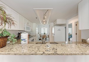 Anna Maria Island Beach Sands 203-Private Beach Access-Free Wi-Fi-Heated Pool