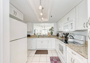 Anna Maria Island Beach Sands 203-Private Beach Access-Free Wi-Fi-Heated Pool