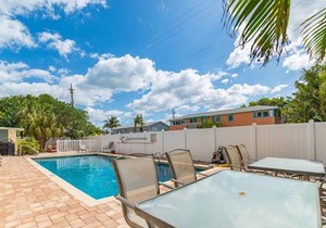 Anna Maria Island condo with heated pool, short walk from the beach