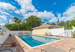 Anna Maria Island condo with heated pool, short walk from the beach