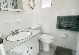 Beach Ave Escape Unit B - Just steps from the Beach!