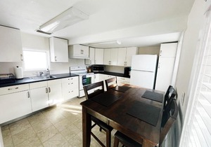 Beach Ave Escape - Unit B