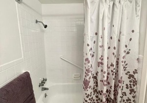Beach Ave Escape - Unit B
