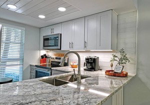 Beach Castle Resort #23: 1 BR, 1 BA Hotel in Longboat Key, Sleeps 4