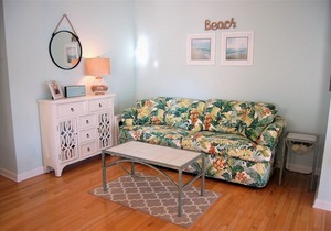 Beach Condo, 1 block from beach, 2 bedrooms!