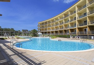 Beach Resort 203 - Gulf View, Heated Community Pool, Free Beach Service!