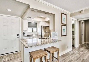 Beach service included begins March 1st beachfront 1 bedroom 1 bath sleeps 6