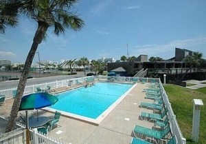 Beach service included begins March 1st beachfront 1 bedroom 1 bath sleeps 6