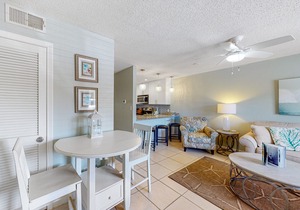 Beach-themed condo w/shared pool, easy beach access, patio & outdoor dining area