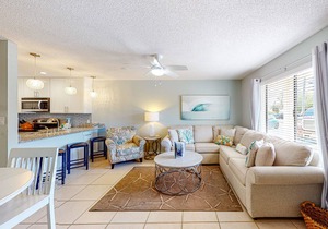 Beach-themed condo w/shared pool, easy beach access, patio & outdoor dining area