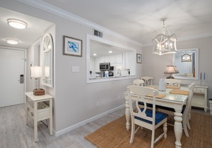 Beach Villa w/NEW 6-Seat GOLF CART! Near Beach, Pool, Baytowne Wharf & Tram.