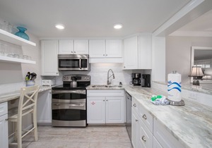 Beach Villa w/NEW 6-Seat GOLF CART! Near Beach, Pool, Baytowne Wharf & Tram.