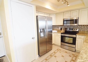 Beachfront 10th Floor Resort Condo - Breathtaking views