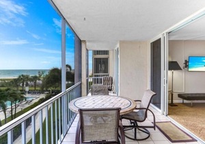 Beachfront condo with great Gulf views