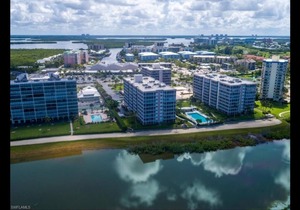 Beachfront condo with great Gulf views