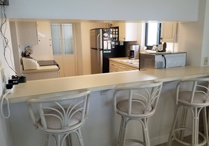 Beachfront Condo 2Bed/2Bath With Pool, Hot Tub, and Private Balcony-Nice Escape