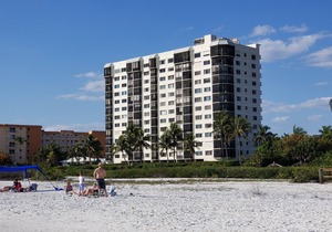 Beachfront Condo 2Bed/2Bath With Pool, Hot Tub, and Private Balcony-Nice Escape
