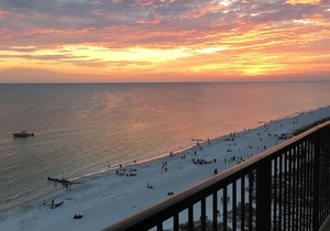 Beachfront condo with gorgeous views!
