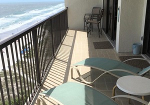 Beachfront condo with gorgeous views!