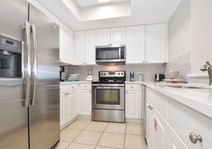 Beachfront Condo with Views from Both Bedrooms. Includes Beach Service
