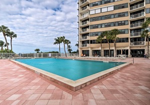 Beachfront Marco Island Condo w/ Pool Access!