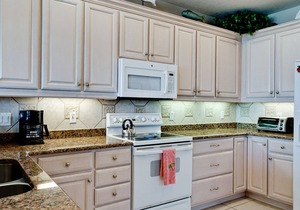BEACHFRONT PARADISE! Reserve your beachside vacation, CALL TODAY to book your Fall vacation!