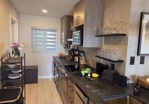 Beachfront Studio - One the sand - New Remodel - Free Parking - I
