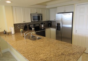 Beachfront Stunning Corner Condo-nAmazing Water views on Private Beach of Resort