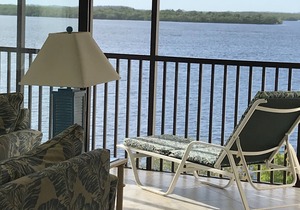 Beachfront Stunning Corner Condo-nAmazing Water views on Private Beach of Resort