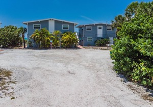 Beachfront Unit-Ground Level-Walking Distance to all Bars and Restaurants