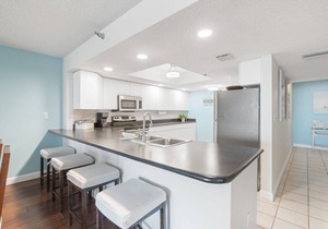 Beachfront w/Gulf View! Free Activities Included! Private Balcony, Pool ~ 104 Hamilton House