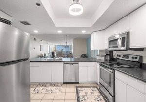 Beachfront w/Gulf View! Free Activities Included! Private Balcony, Pool ~ 104 Hamilton House