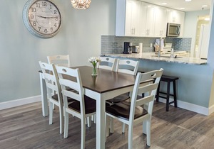 Beachside Haven w/Private Balcony/Free WiFi/Washer/Dryer/Shared Pool/Central AC