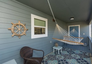 Beachy Getaway–Cozy, Clean & Equipped w/All Essentials! Relax, Enjoy & Refresh!