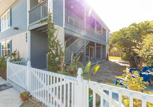 Beachy Getaway–Cozy, Clean & Equipped w/All Essentials! Relax, Enjoy & Refresh!