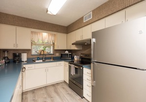 Beachy Getaway–Cozy, Clean & Equipped w/All Essentials! Relax, Enjoy & Refresh!