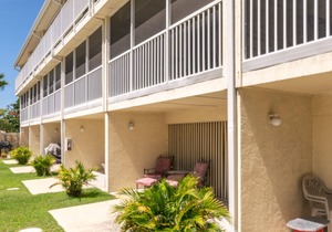 Beachy Townhouse 102