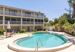 Beachy Townhouse 102