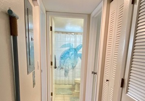 Beautiful 2 bed 2bath bottom floor condo only 5 minute drive to the beach!