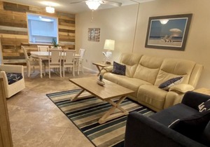 Beautiful 2 bed 2bath bottom floor condo only 5 minute drive to the beach!