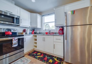 Beautiful 2BR House/1 Gbps/Office Desk+Chair
