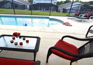 Beautiful 4 Bed/3 bath South-Facing Pool Home, 8 miles to Disney World!