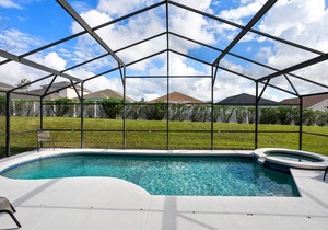 Beautiful 4 Bedroom 3 Bathroom pool and spa Villa In Secure Gated Community