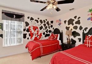 BEAUTIFUL 6 BED/6 BATH HOME IN FORMOSA GARDENS