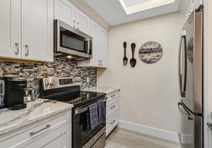 Beautiful Bonita Bay Condo! Beach Shuttle, Pool, Kayaks, Tennis & Over $100 of Free Daily Activities
